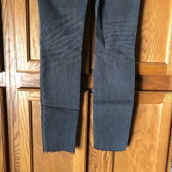 NWT Madewell 9” Mid Rise Skinny Jeans Frayed Hem Distressed Gray - 24P - Picture 9 of 13